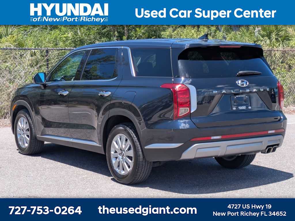 Used 2025 Hyundai Palisade SE FWD image 3