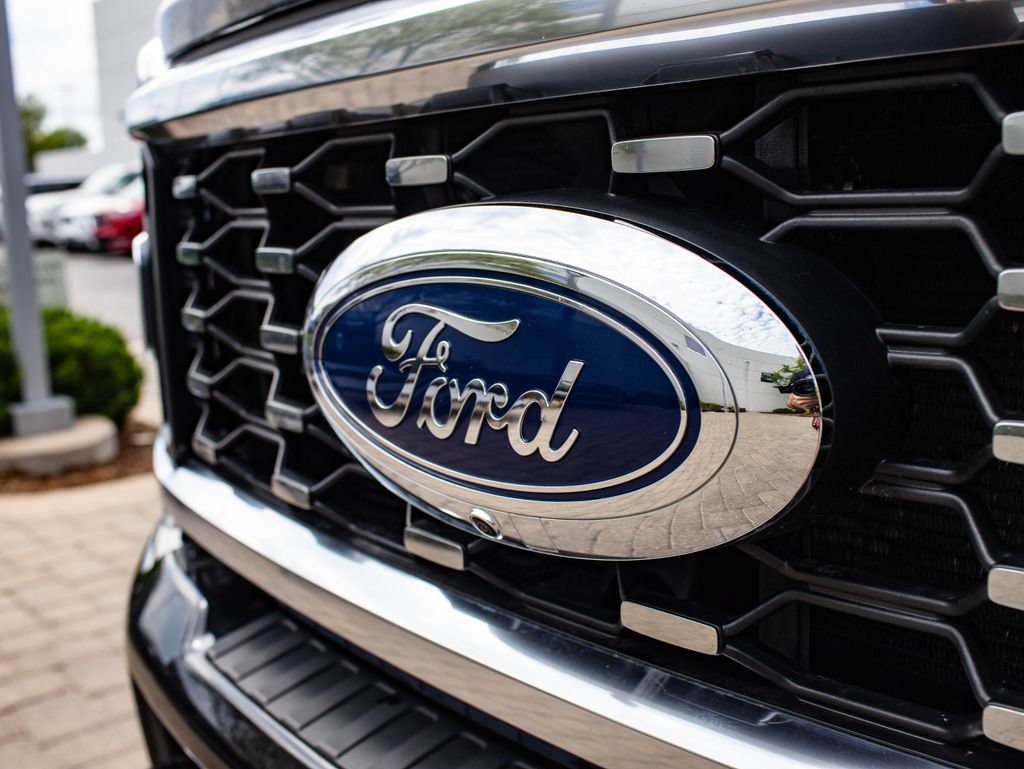 Used 2023 Ford F350 Platinum AWD/4WD image 3