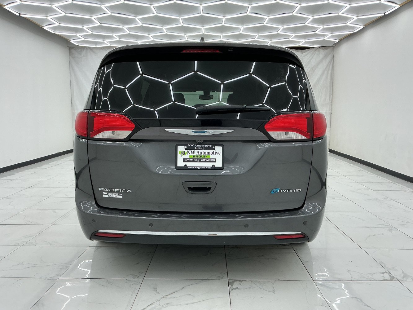 Used 2018 Chrysler Pacifica Touring-L FWD image 10