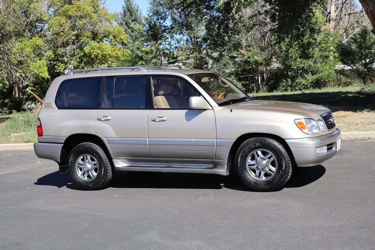 Used 2001 Lexus LX 470 4WD image 2