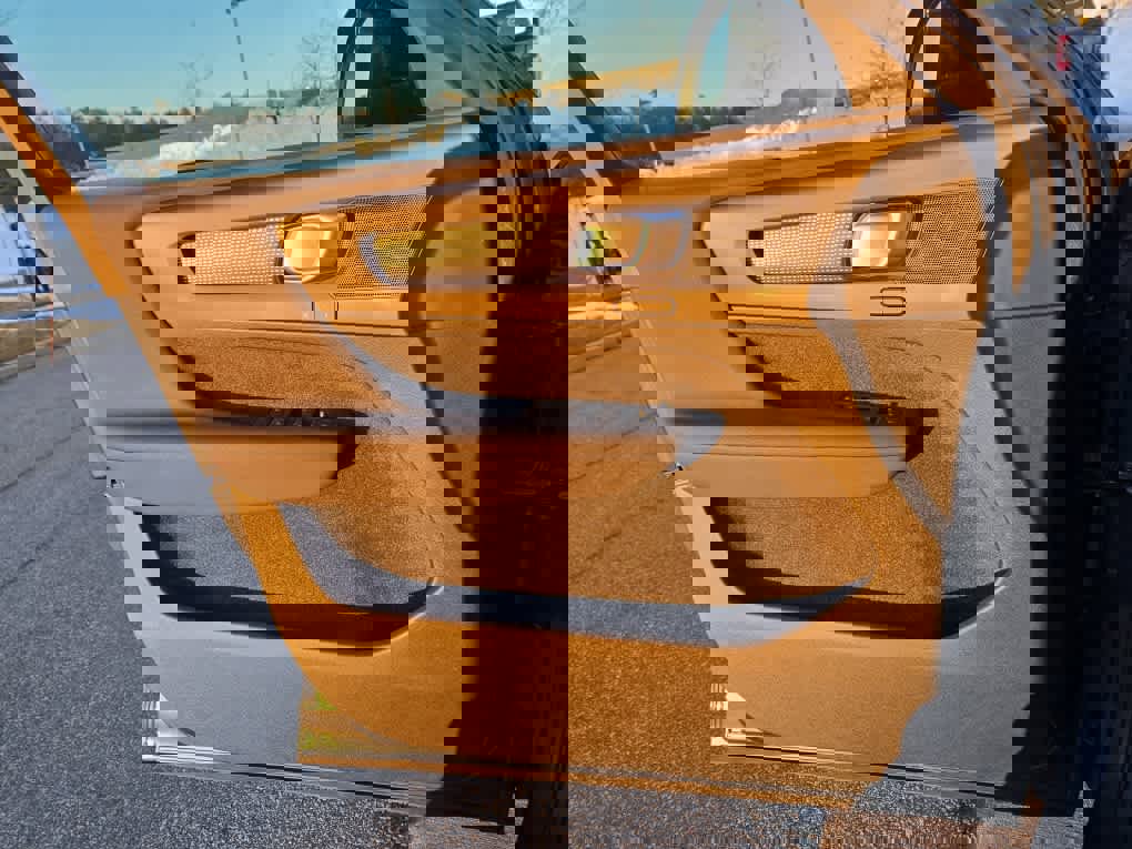 Used 2022 Volvo XC40 P8 Recharge Plus image 21