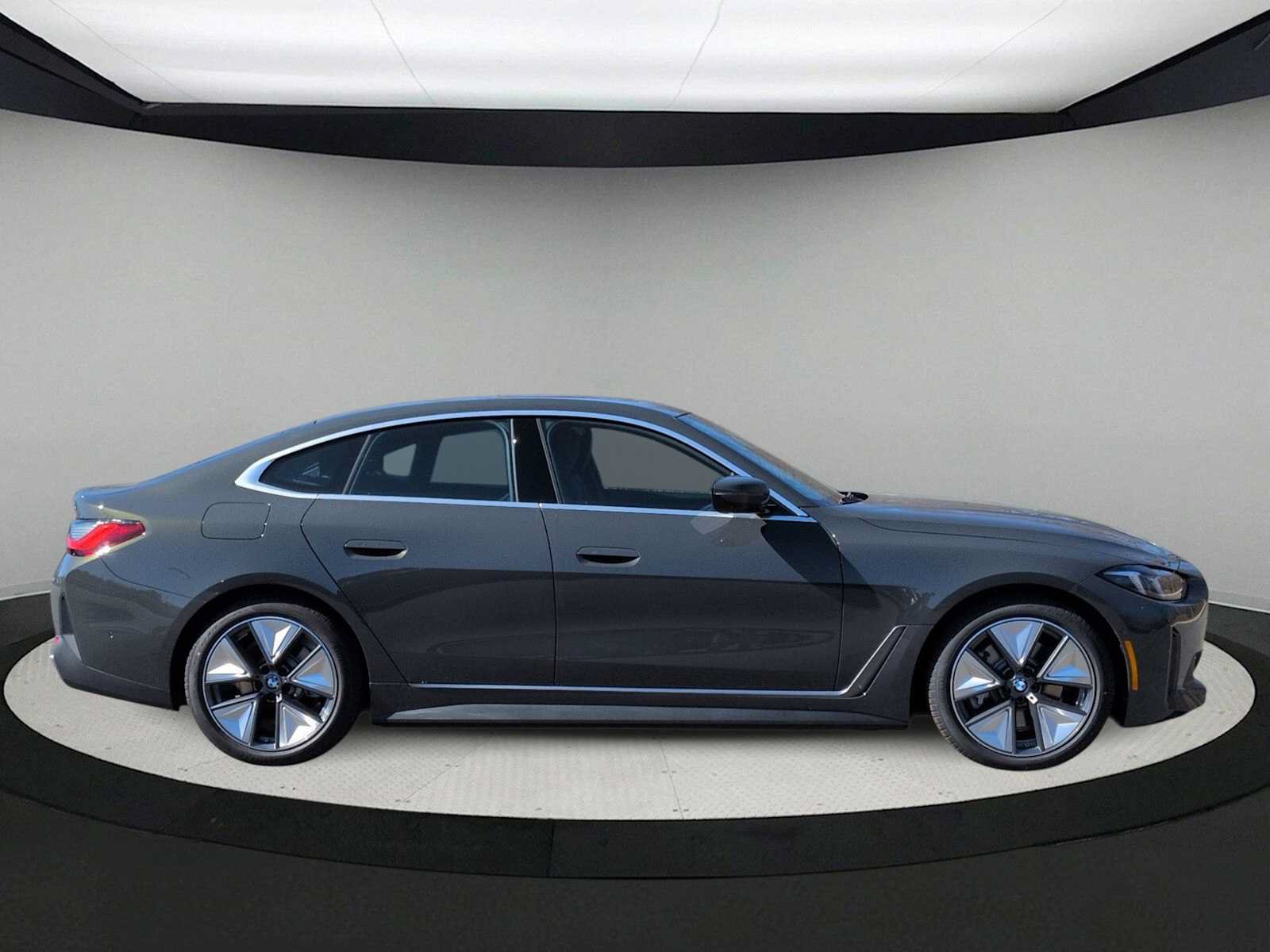 Used 2026 BMW i4 xDrive40i w/ Premium Package AWD/4WD image 9
