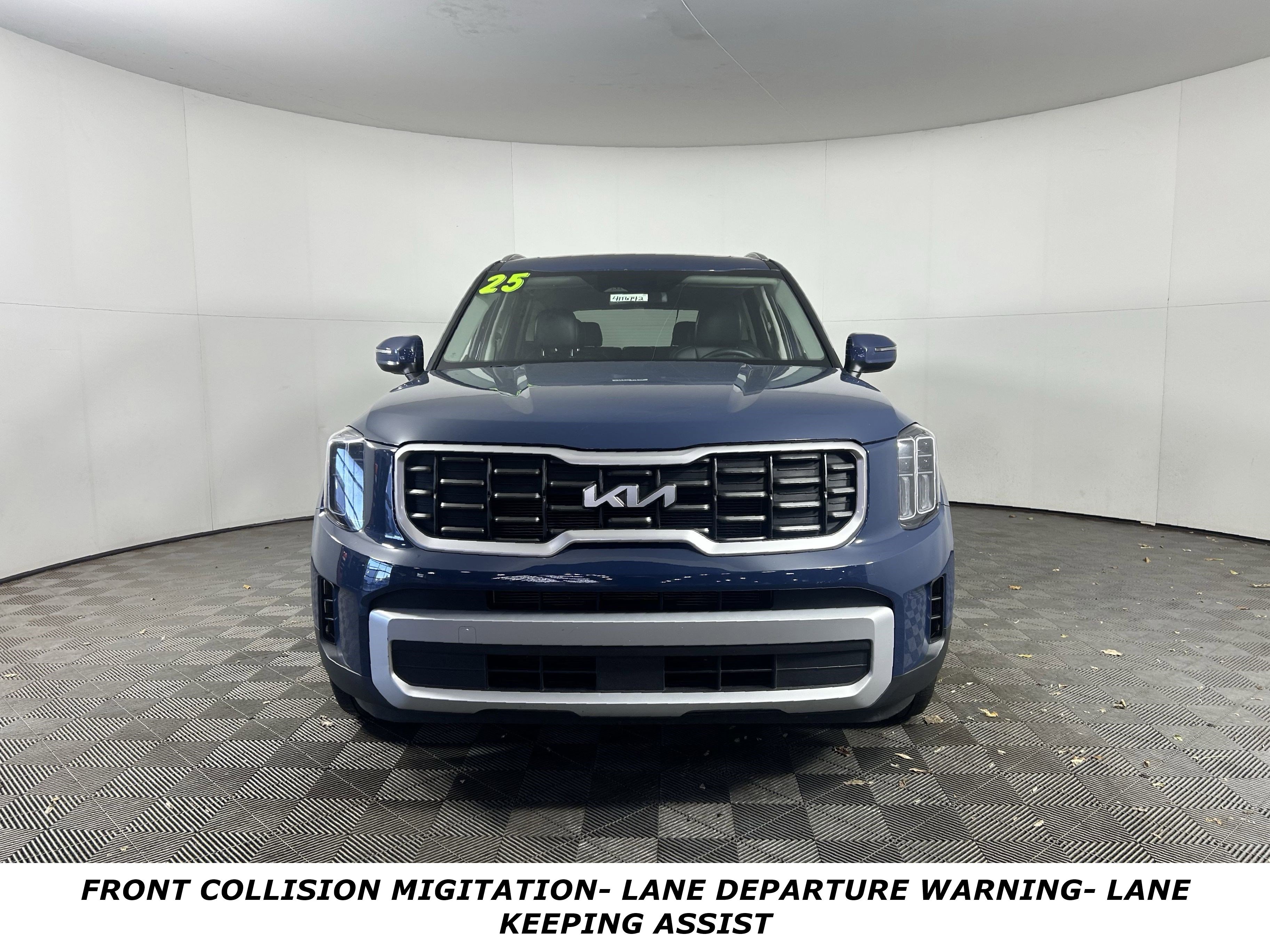 Certified 2025 Kia Telluride S image 2