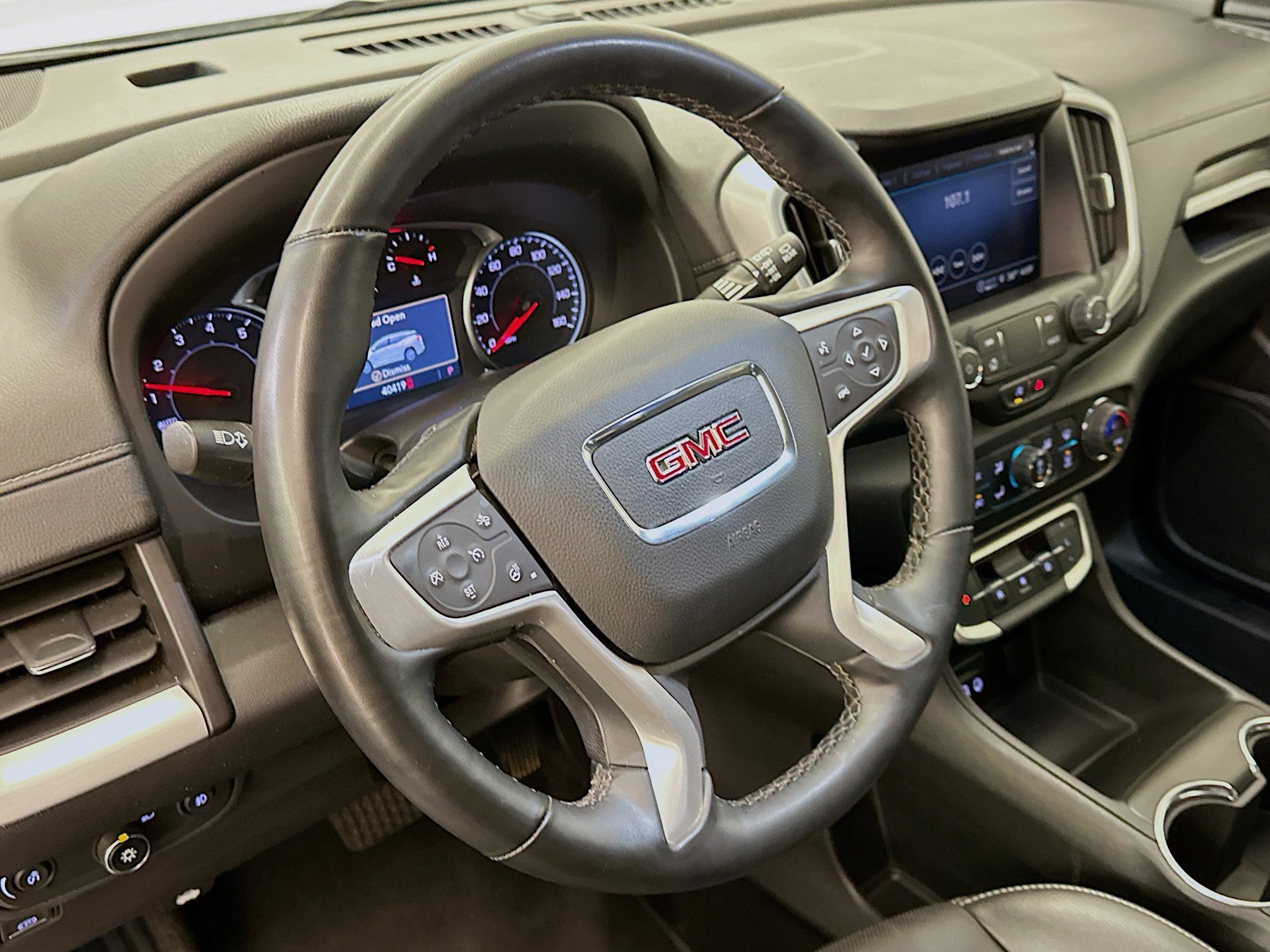 Used 2024 GMC Terrain SLT image 18