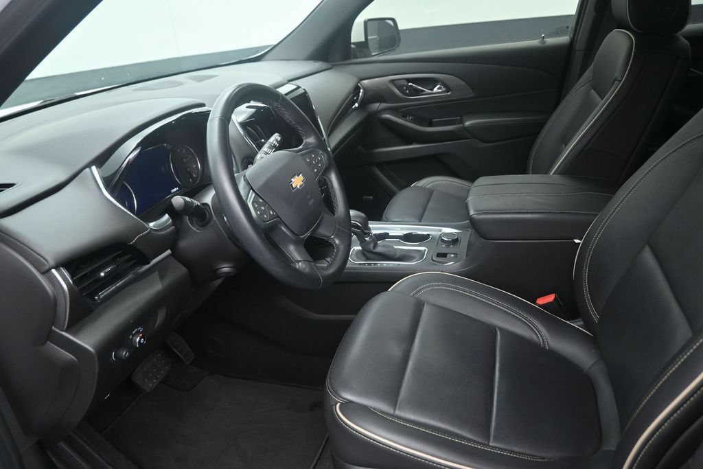 Used 2023 Chevrolet Traverse Premier FWD image 12