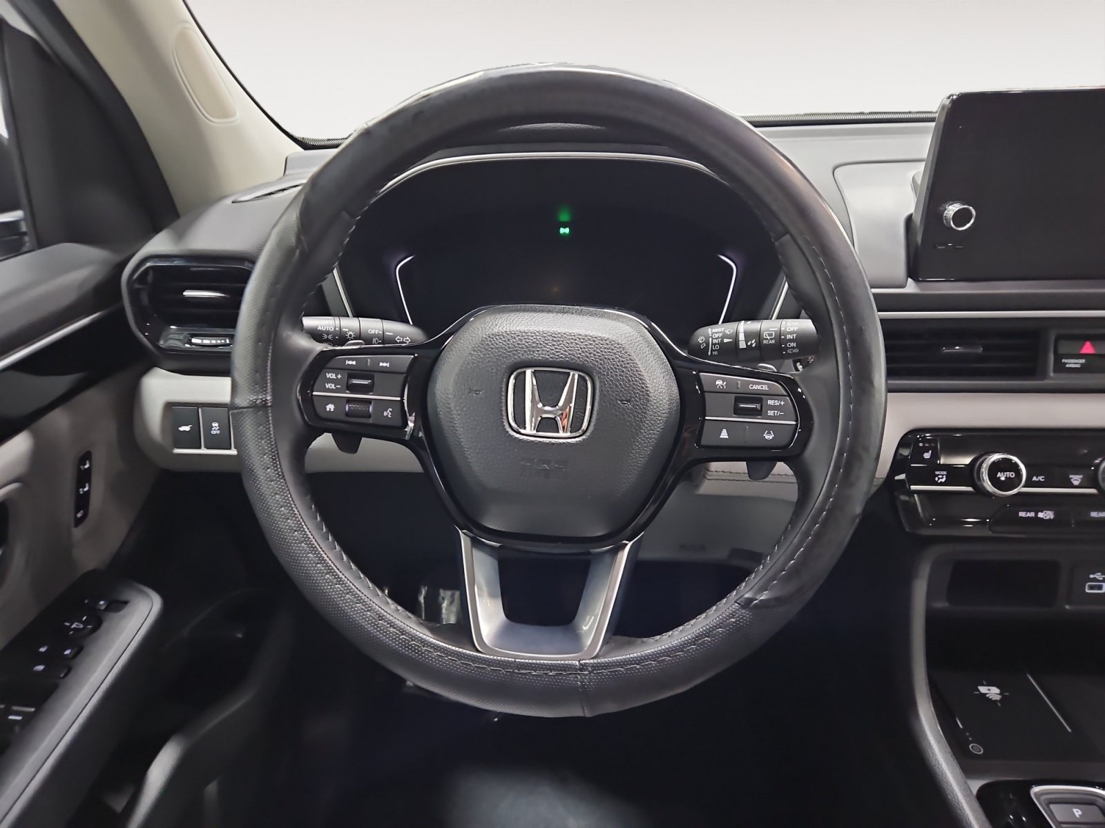 Used 2025 Honda Pilot EX-L image 13