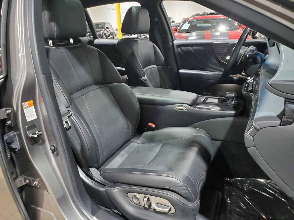 Used 2020 Lexus LS 500 w/ Accessory Package (Z2) RWD image 13