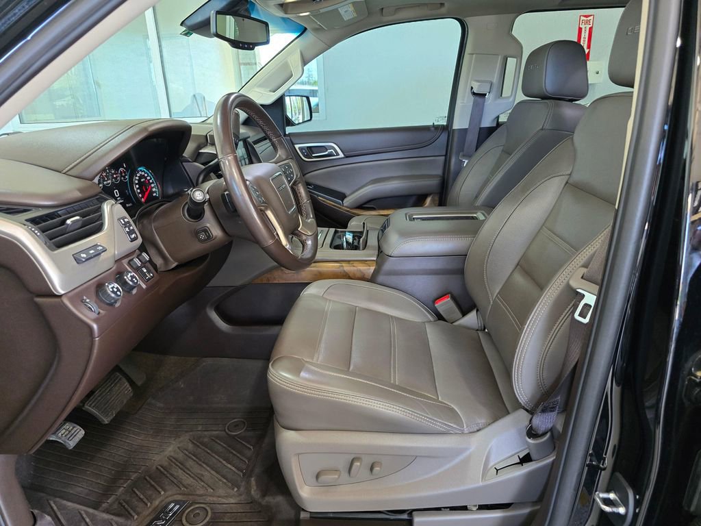 Used 2019 GMC Yukon XL Denali w/ Denali Ultimate Package AWD/4WD image 23