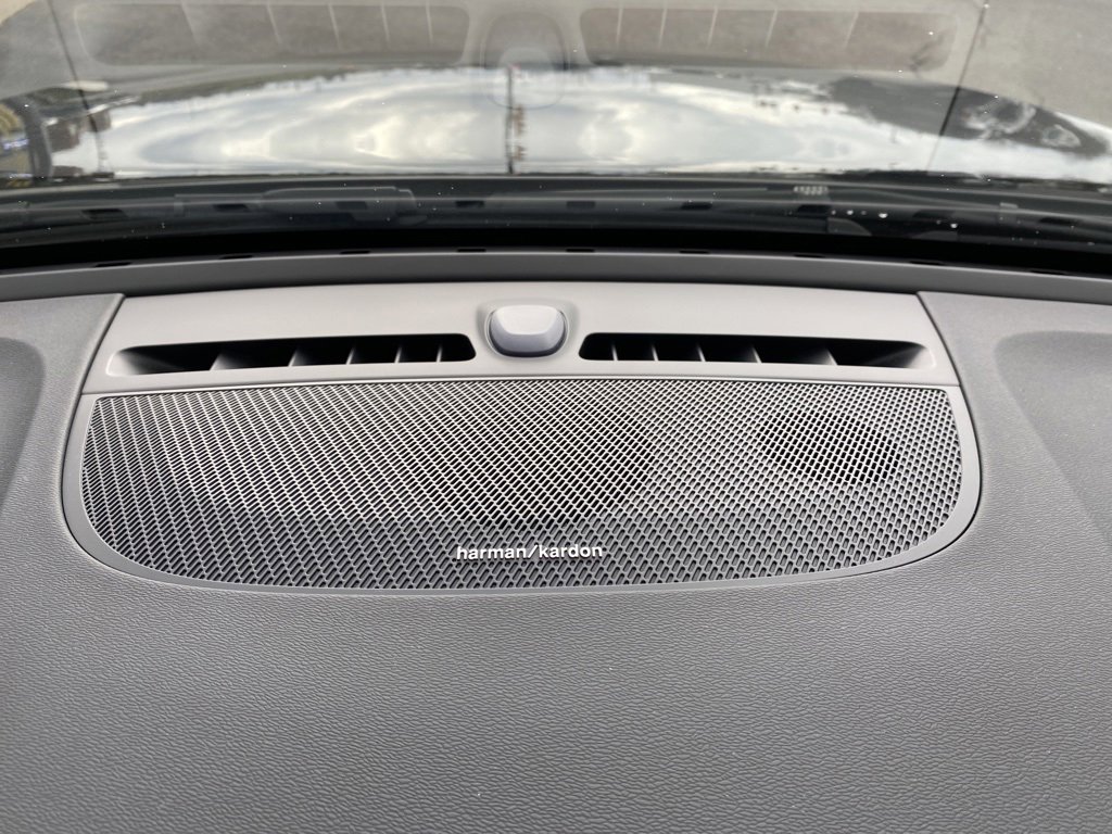 New 2024 Volvo XC40 Recharge Ultimate w/ Protection Package Premier image 24