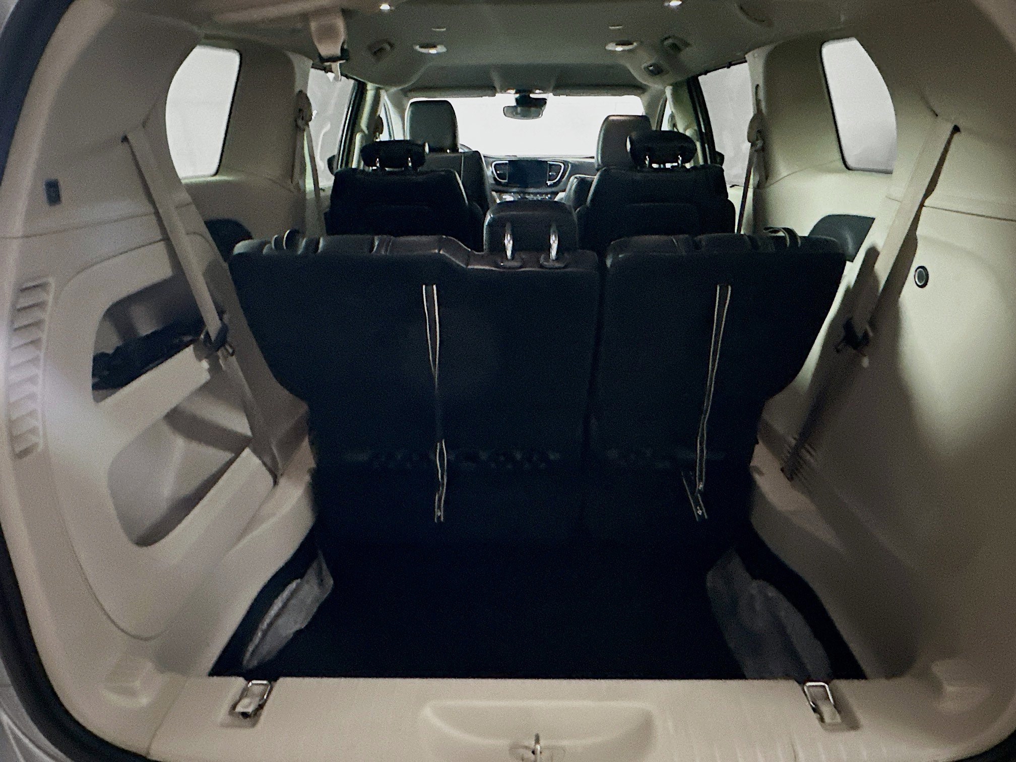 Used 2023 Chrysler Pacifica Touring-L image 29