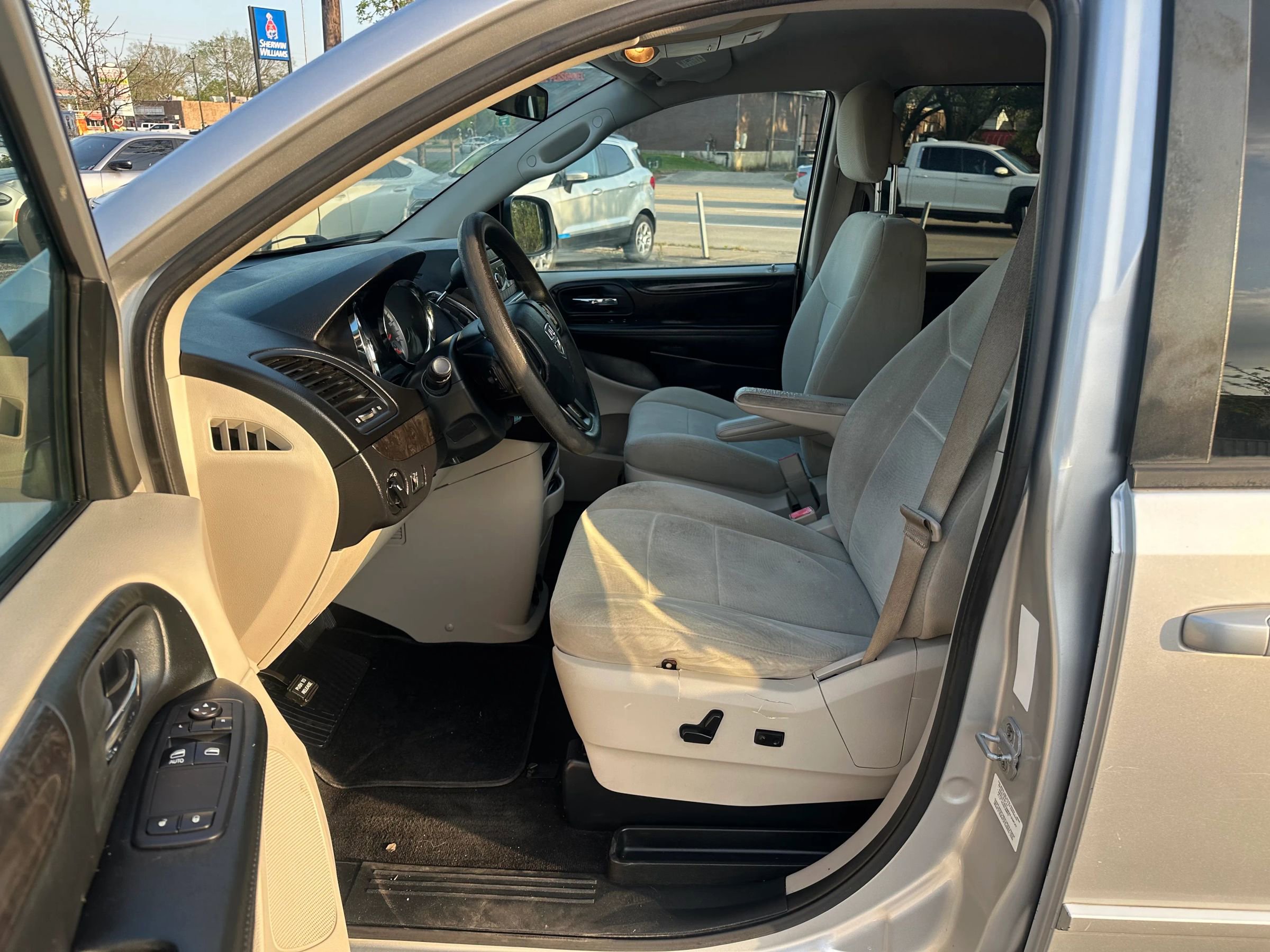 Used 2012 Dodge Grand Caravan SE image 11