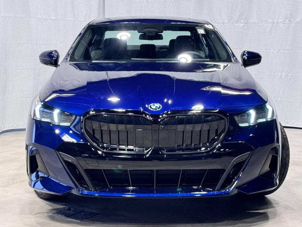 Used 2026 BMW 530i xDrive w/ M Sport Package AWD/4WD image 2
