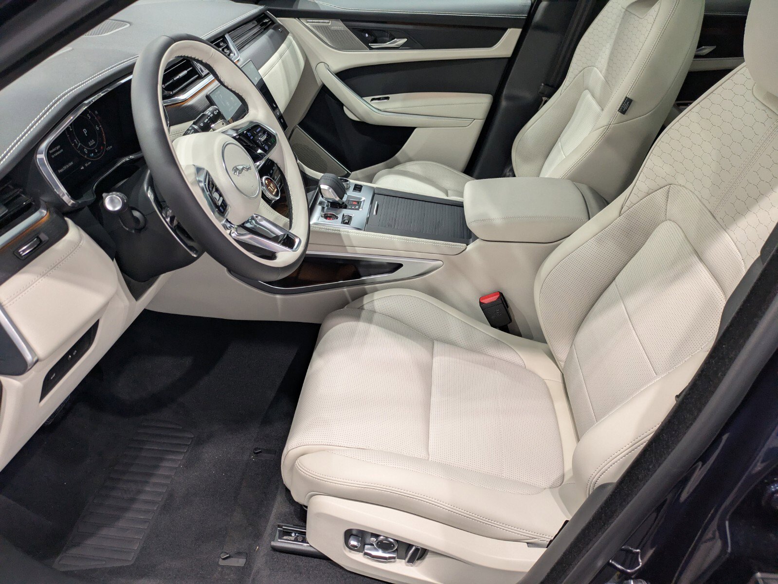 New 2026 Jaguar F-PACE R-Dynamic S image 6