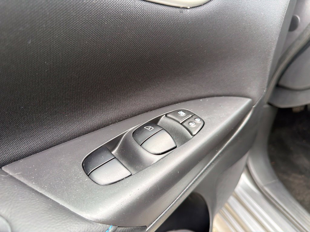 Used 2018 Nissan Sentra SR w/ Technology Package FWD image 13