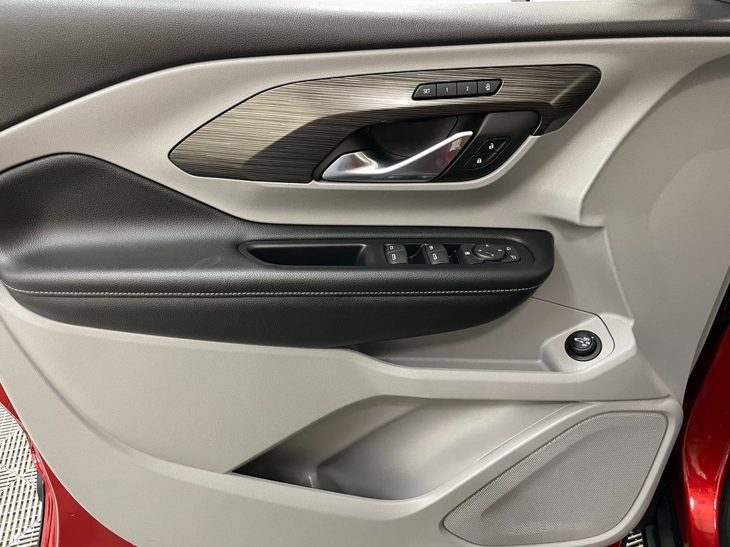 Used 2024 GMC Terrain SLT image 24