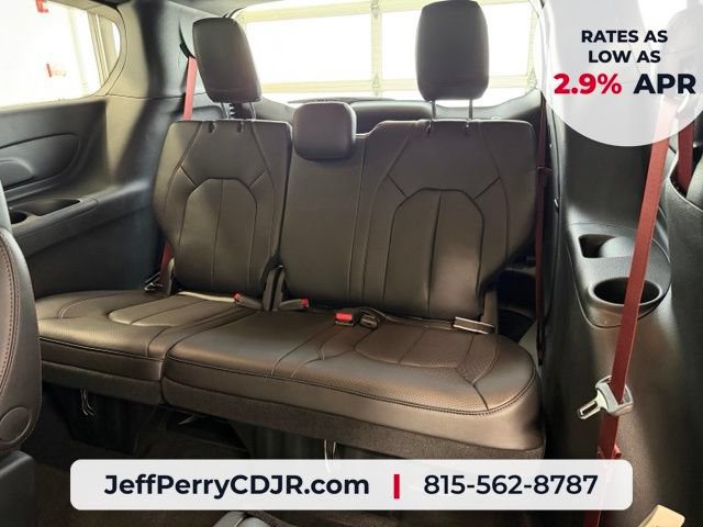 New 2027 Chrysler Pacifica Select FWD image 26