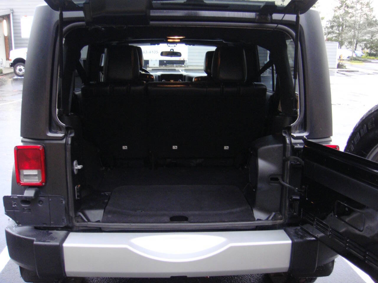 Used 2011 Jeep Wrangler Unlimited 70th Anniversary w/ Connectivity Group image 16