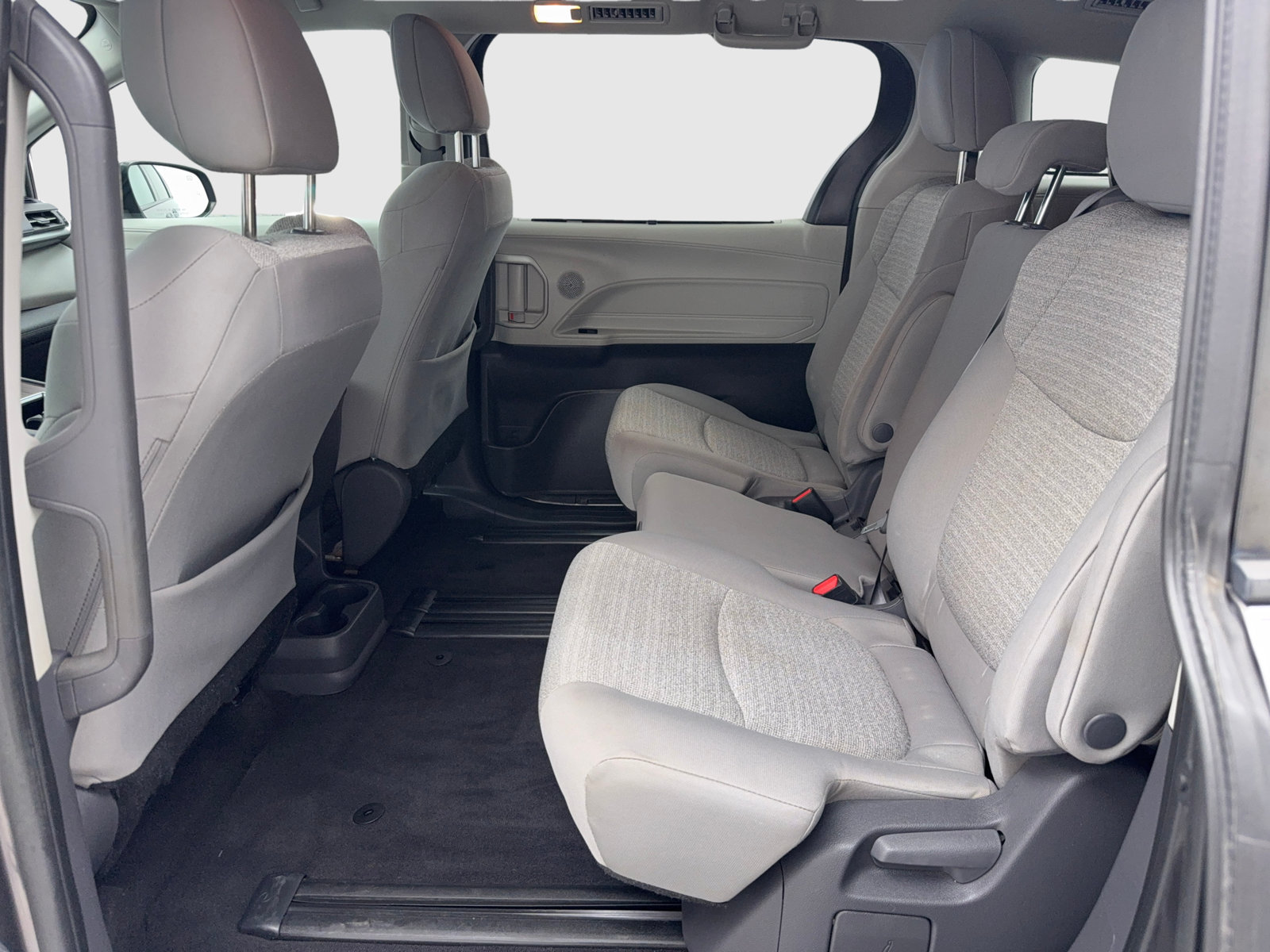 Used 2021 Toyota Sienna LE FWD image 36