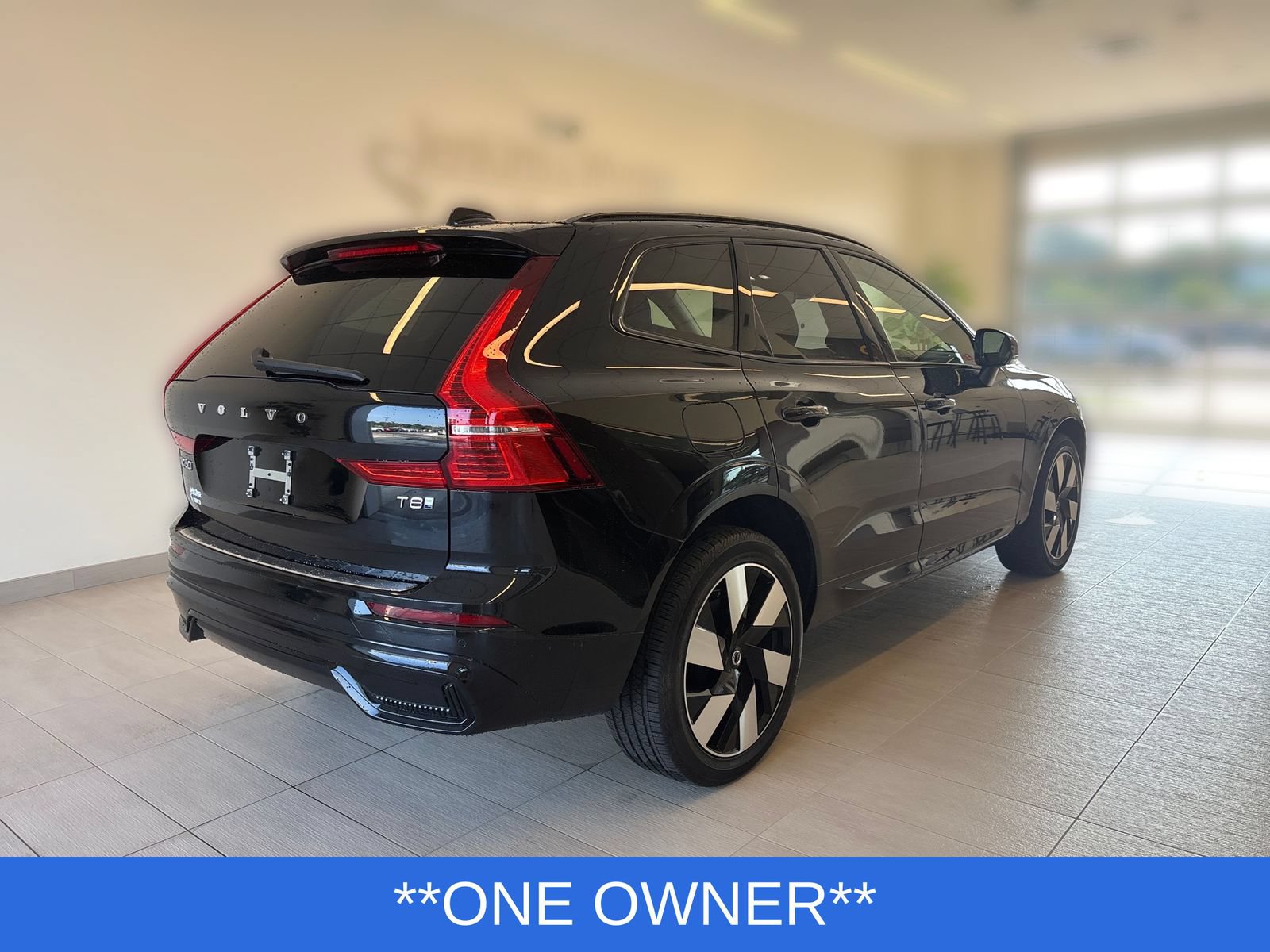 Used 2025 Volvo XC60 T8 Plus w/ Protection Package Premier AWD/4WD image 2