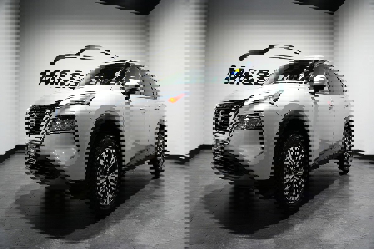 Used 2021 Nissan Rogue SV image 3