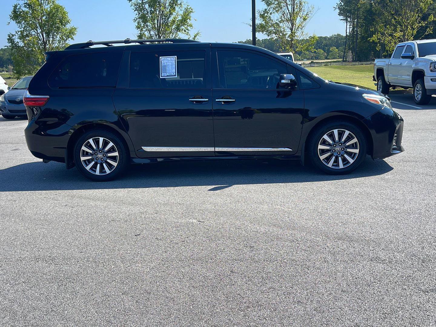 Used 2020 Toyota Sienna Limited Premium FWD image 8