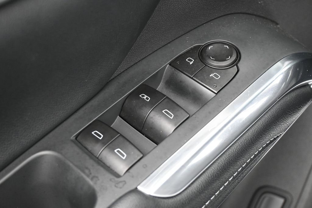 Used 2025 Chevrolet Traverse LT FWD image 14