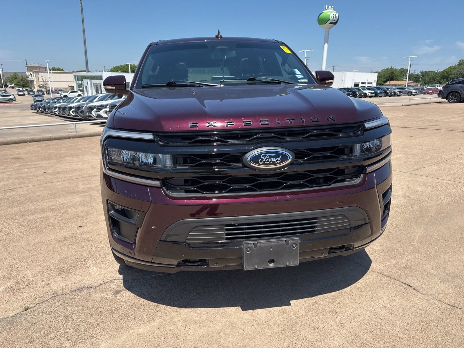 Used 2024 Ford Expedition Limited AWD/4WD image 2