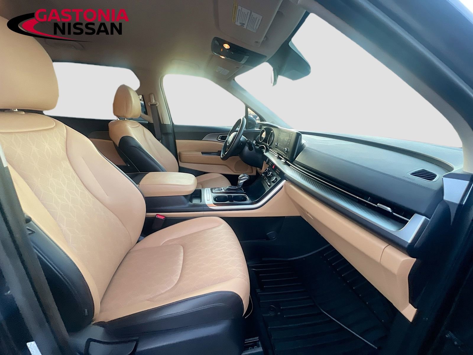 Used 2024 Kia Carnival LX image 38