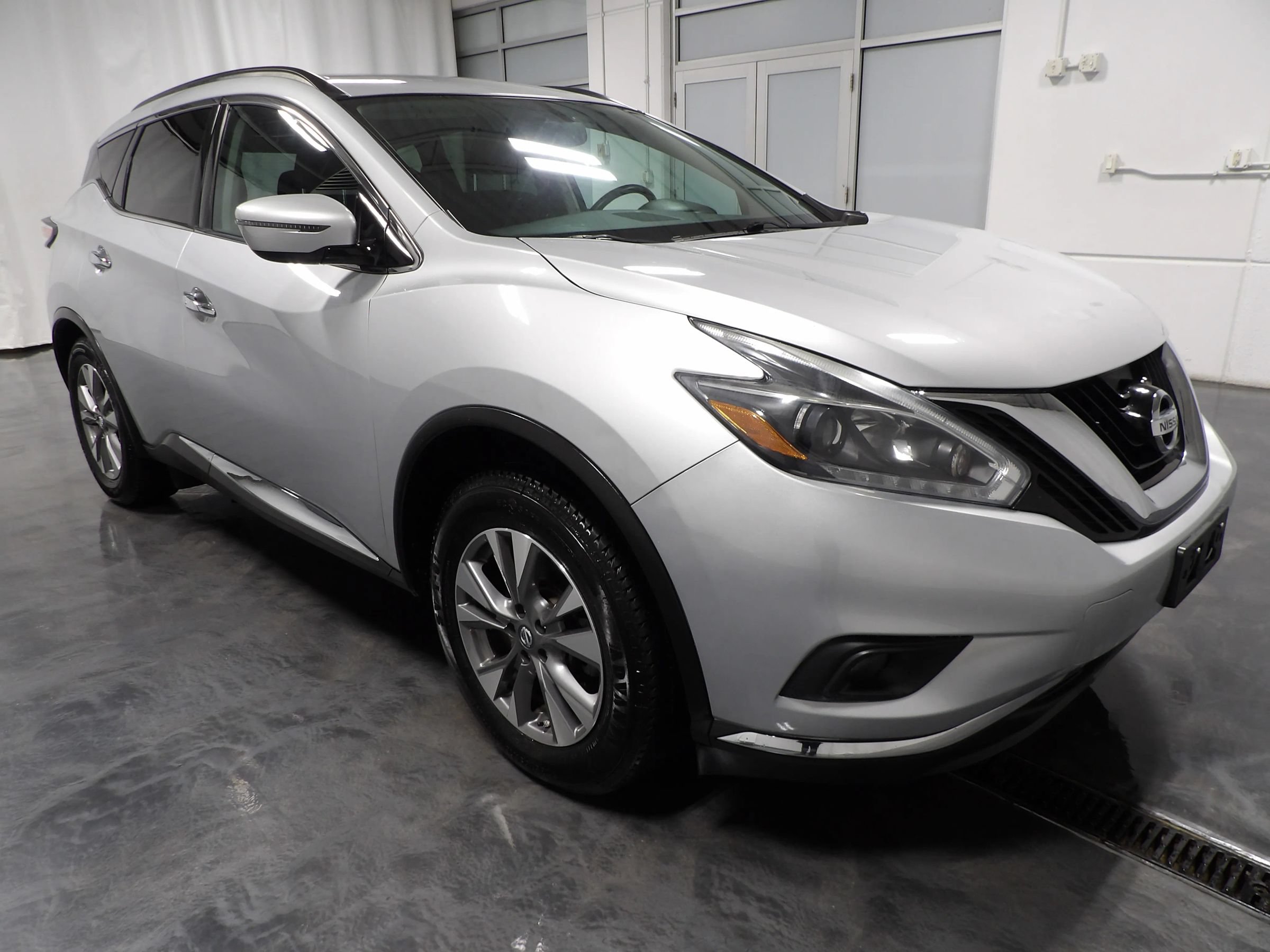 Used 2018 Nissan Murano SV AWD/4WD image 2