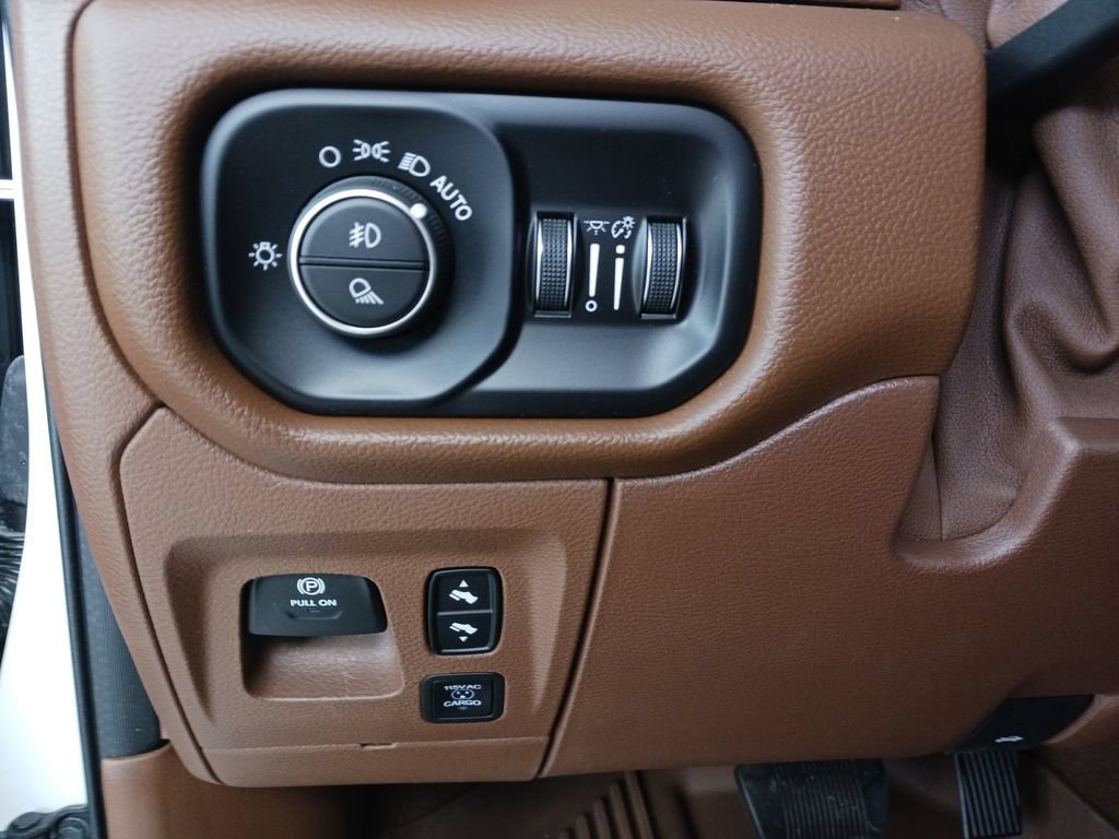 Used 2021 RAM 1500 Laramie AWD/4WD image 37