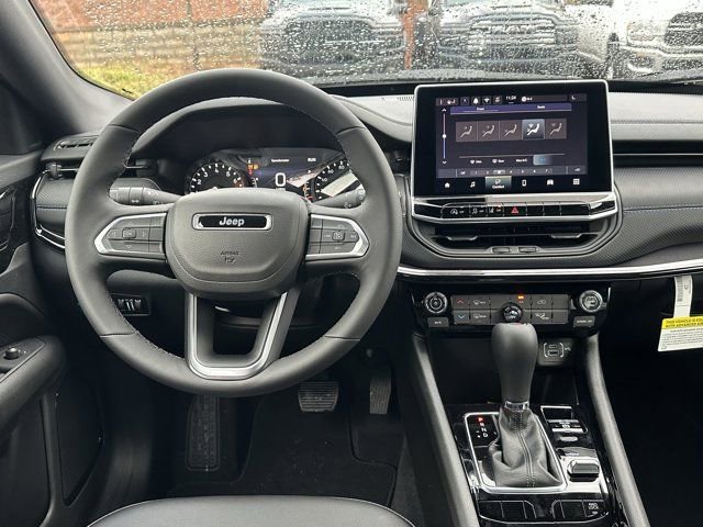 New 2026 Jeep Compass Latitude image 24