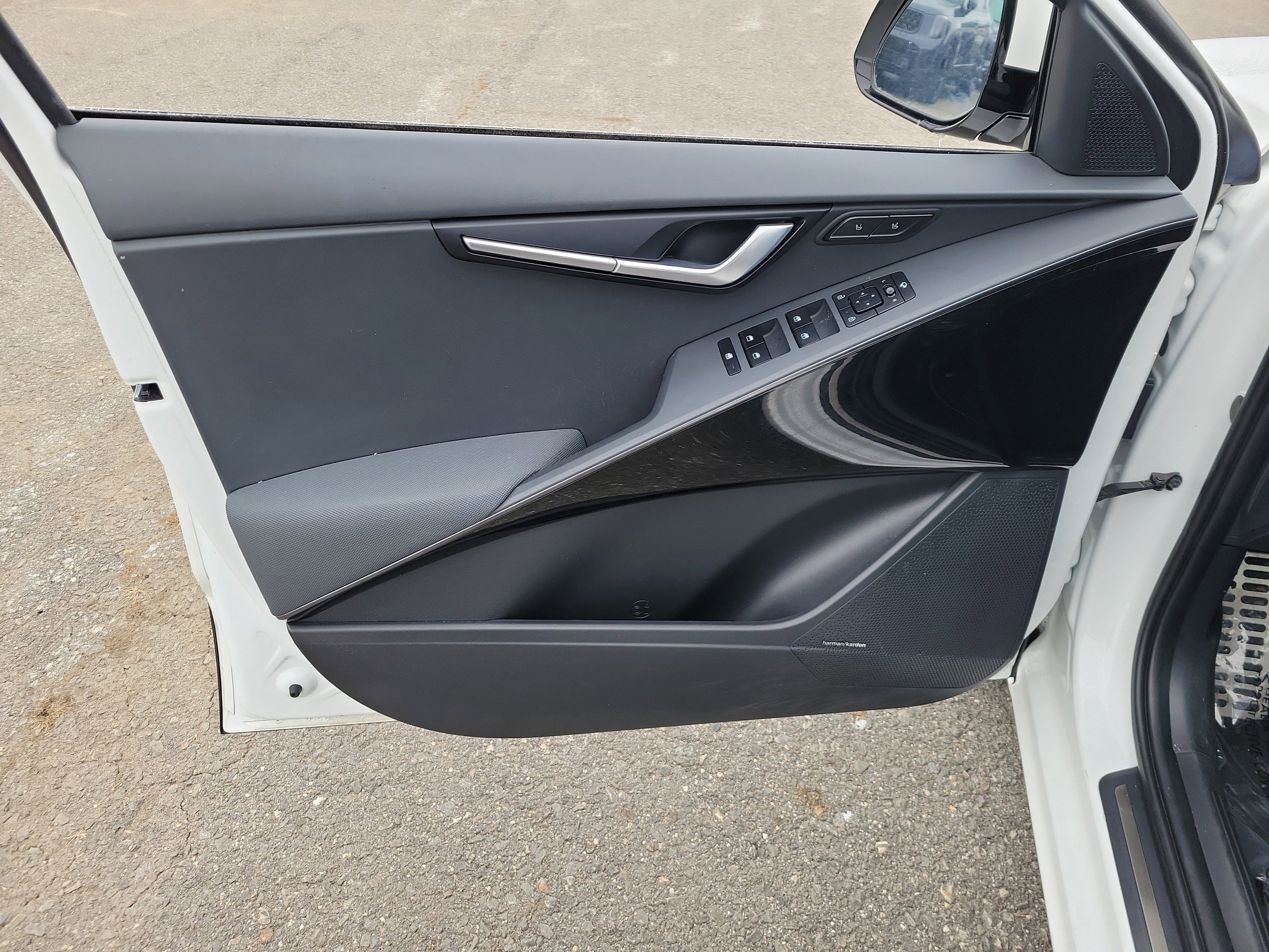 Used 2023 Kia Niro SX Touring image 15