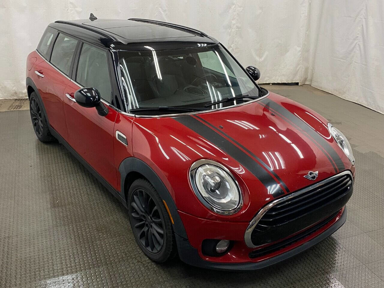 Used 2016 MINI Cooper Clubman image 2