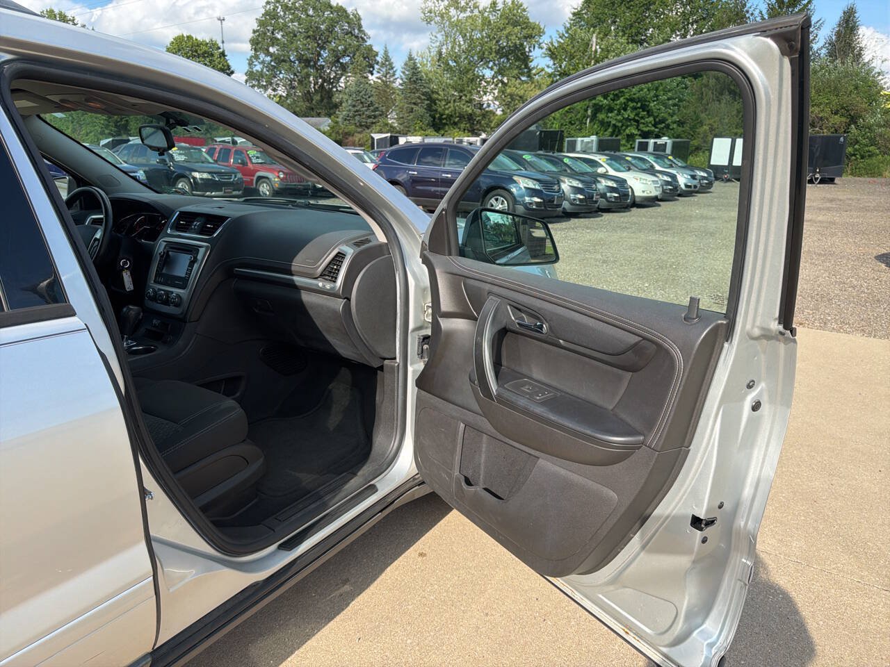 Used 2014 GMC Acadia SLE FWD image 18