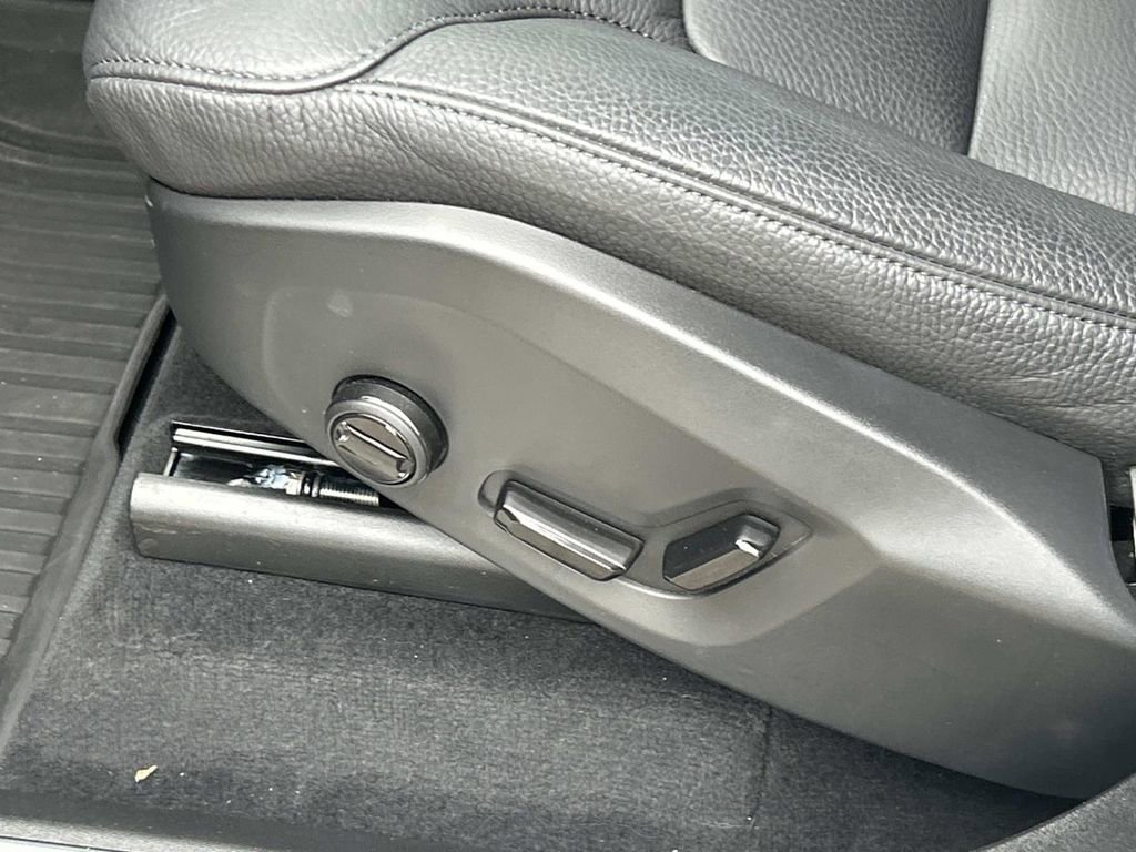 Used 2025 Volvo XC90 B6 Plus w/ Protection Package Premier image 18