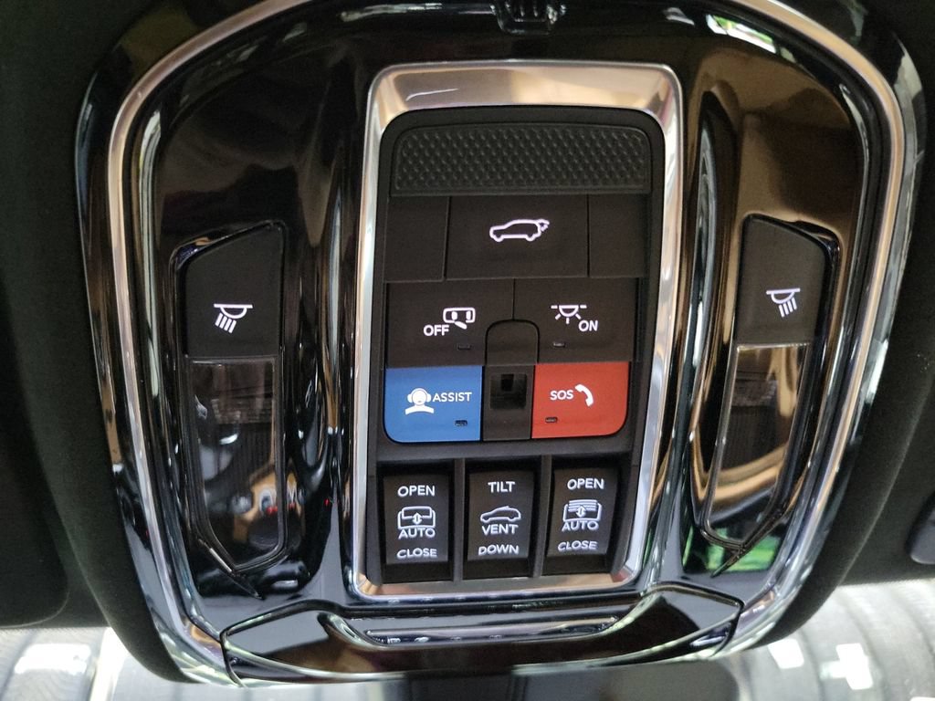 Used 2023 Jeep Grand Cherokee Summit AWD/4WD image 21