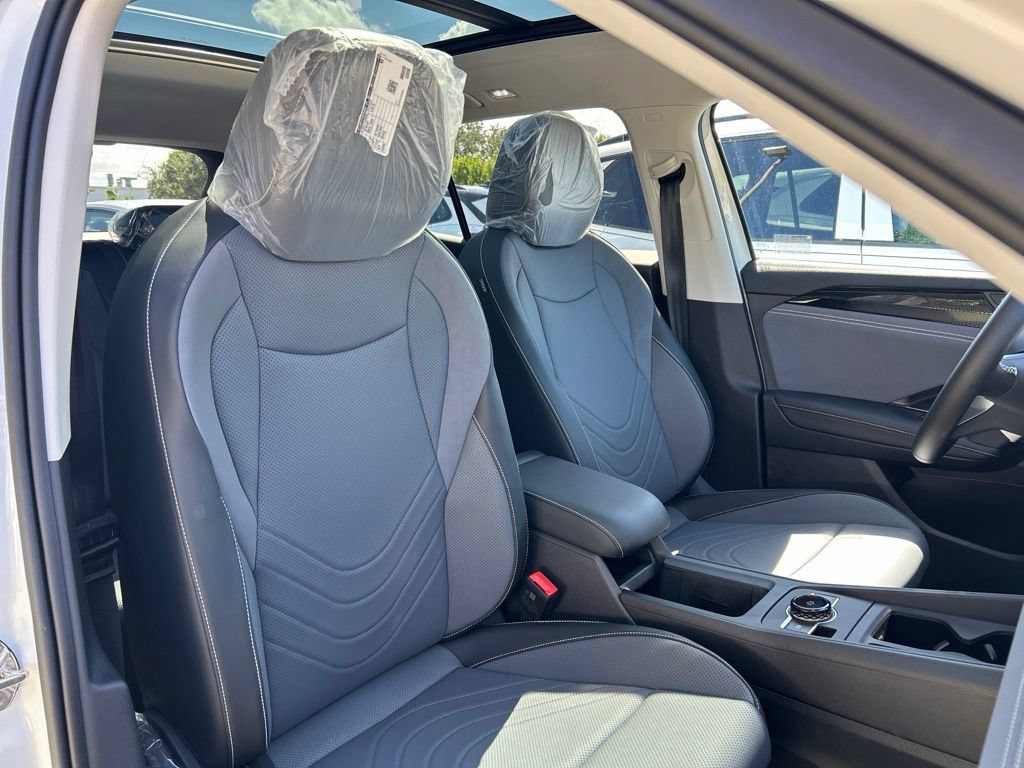 New 2026 Volkswagen Tiguan SE FWD image 45