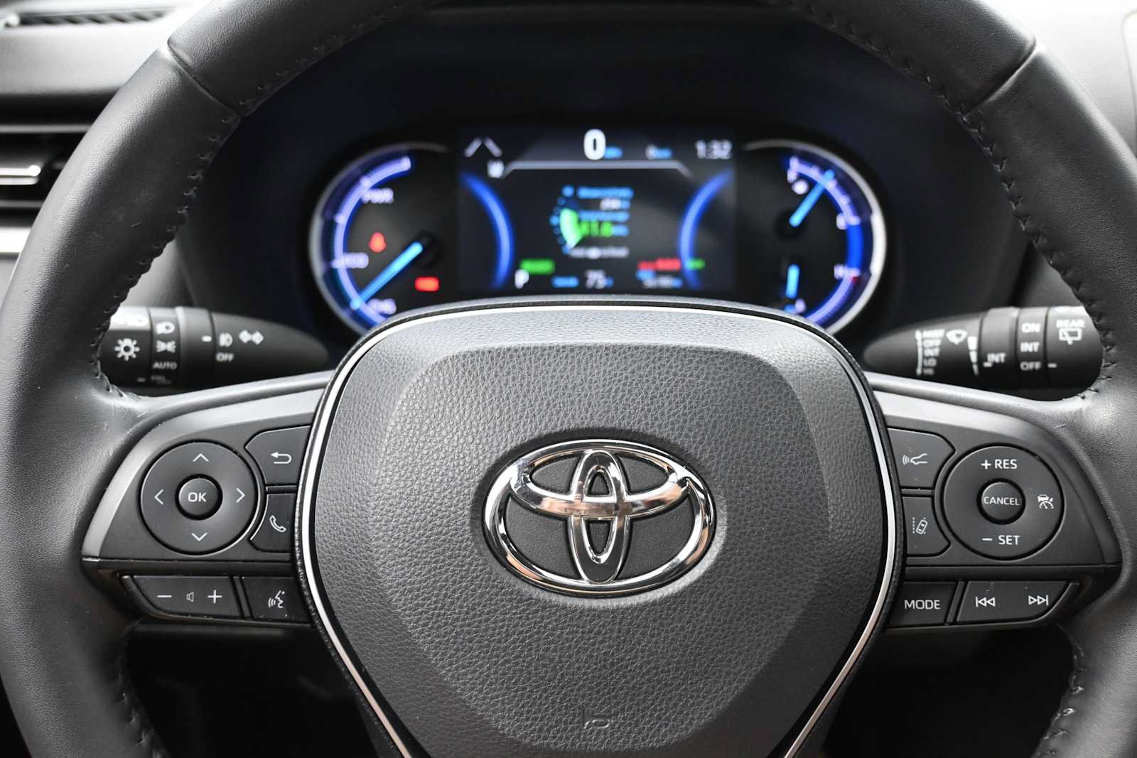 Used 2019 Toyota RAV4 XSE AWD/4WD image 16