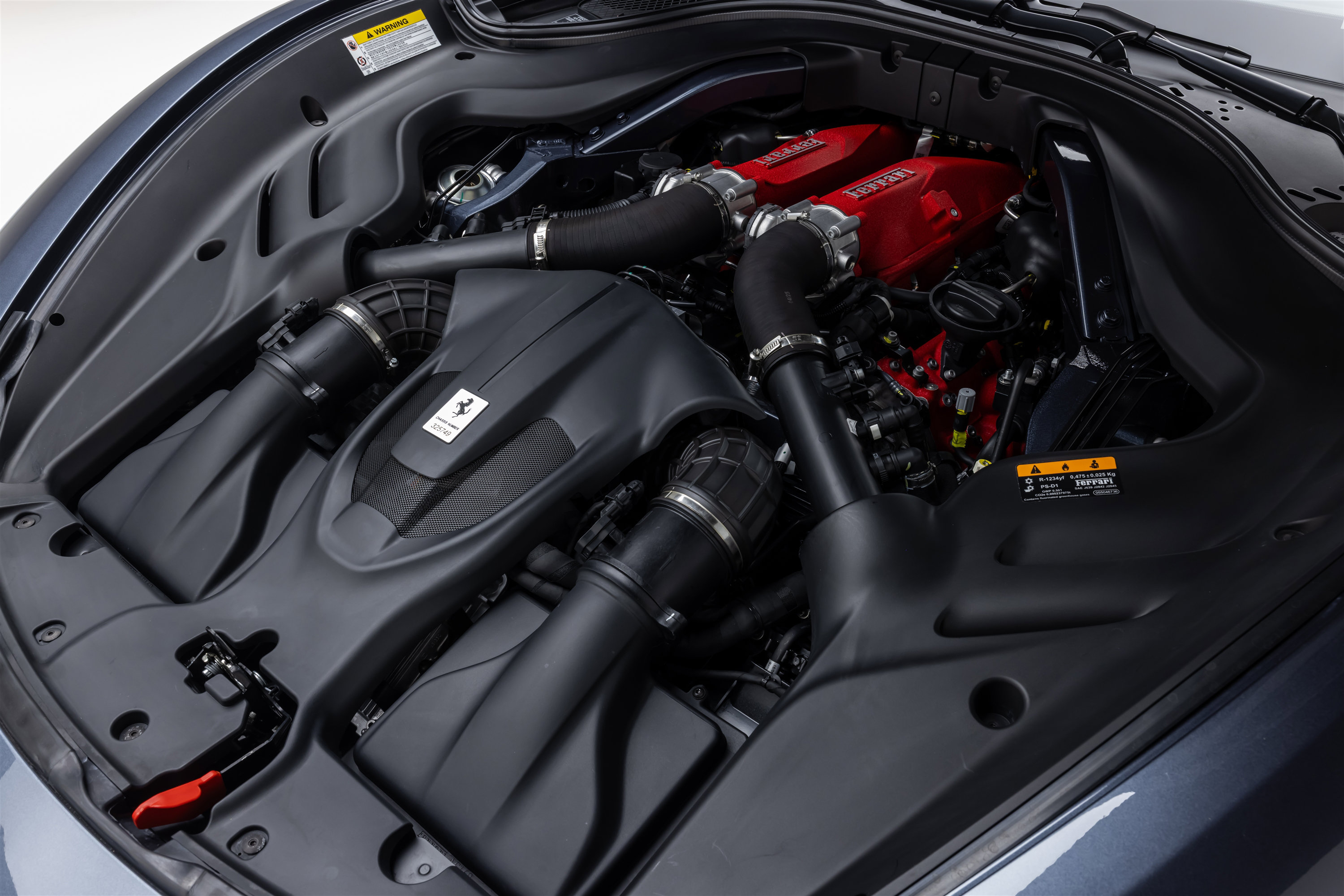 Used 2025 Ferrari Roma Spider RWD image 25