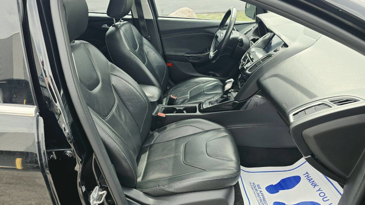 Used 2017 Ford Focus Titanium FWD image 15