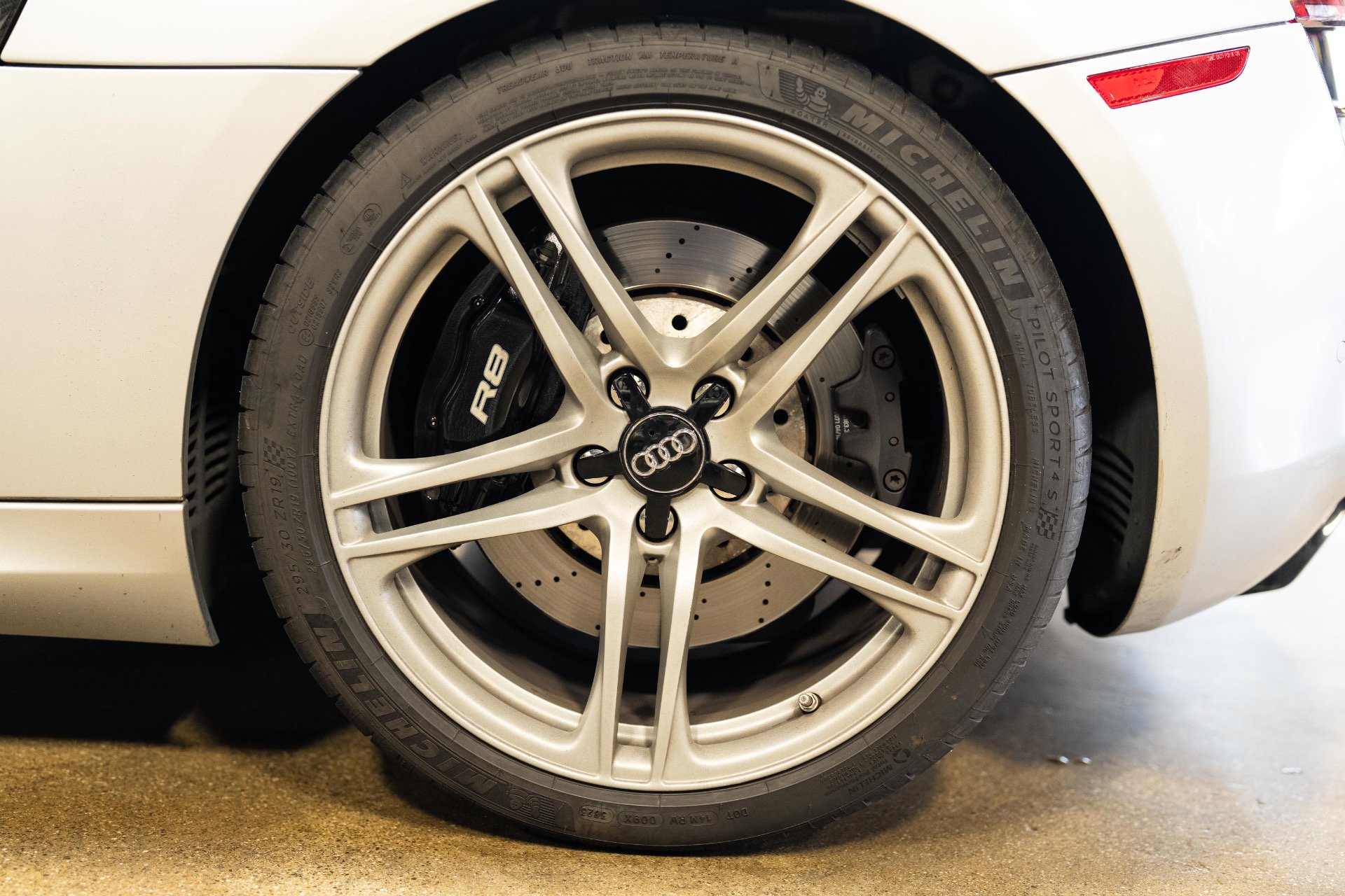 Used 2011 Audi R8 V10 image 44