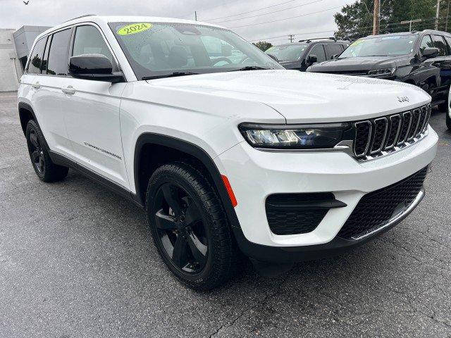 Used 2024 Jeep Grand Cherokee Laredo w/ Trailer Tow Package