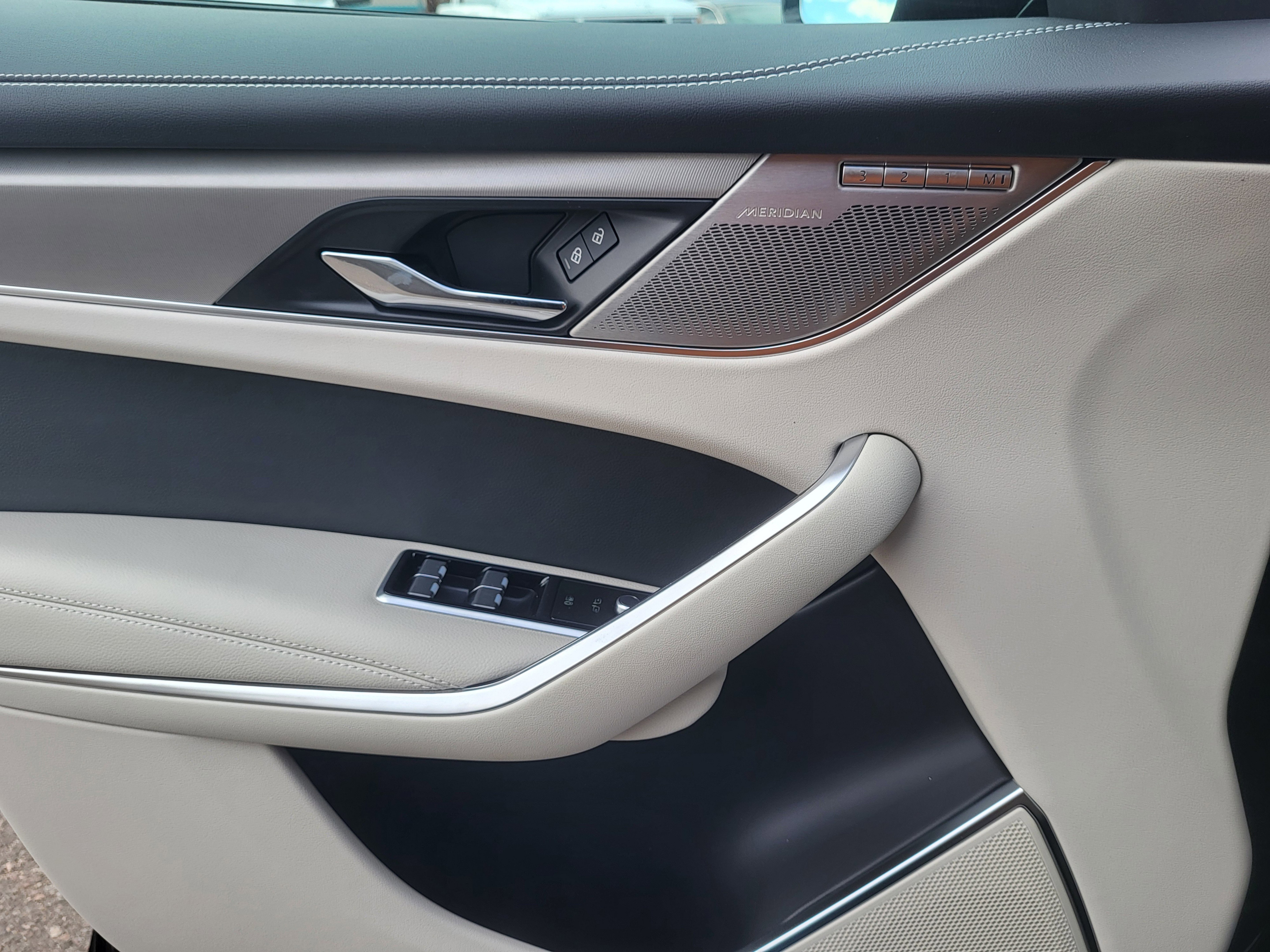 New 2026 Jaguar F-PACE R-Dynamic S image 14