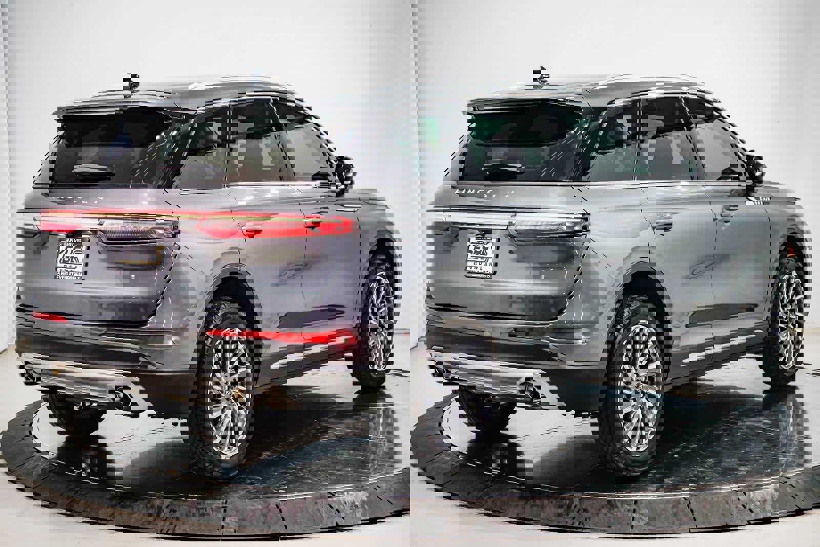 Used 2023 Lincoln Corsair Reserve image 4