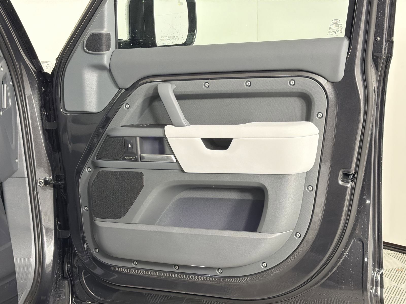 New 2025 Land Rover Defender 130 X-Dynamic SE image 32