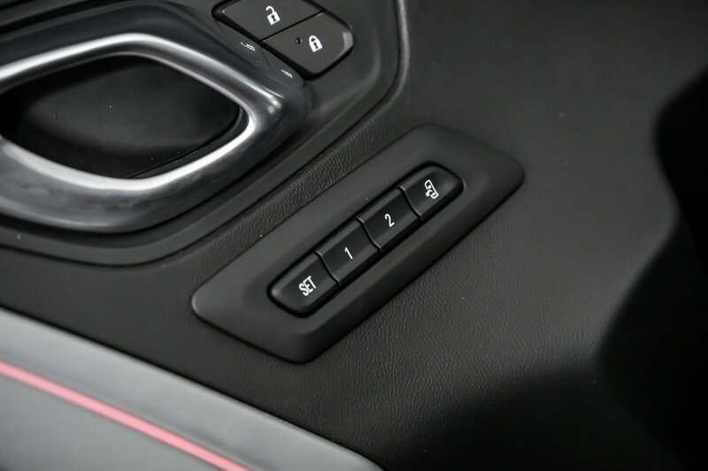 Used 2019 Chevrolet Camaro ZL1 RWD image 16