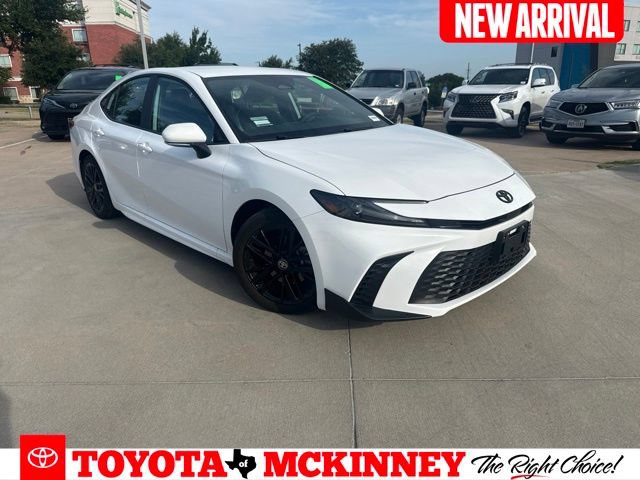 Certified 2025 Toyota Camry SE FWD image 1