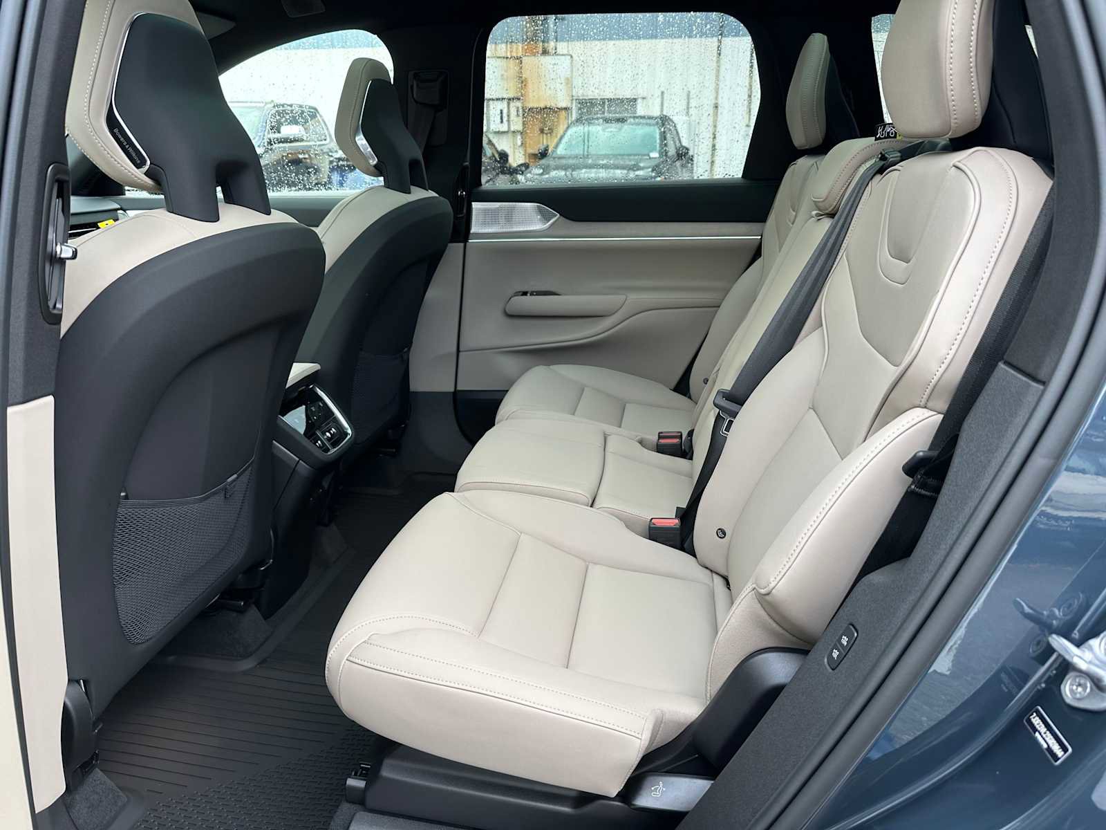 New 2025 Volvo EX90 Ultra w/ Protection Package Premier image 15