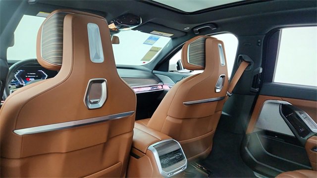 Used 2023 BMW 740i w/ Executive Package image 30