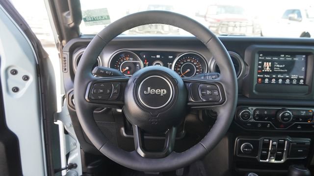 Certified 2023 Jeep Gladiator Sport AWD/4WD image 25